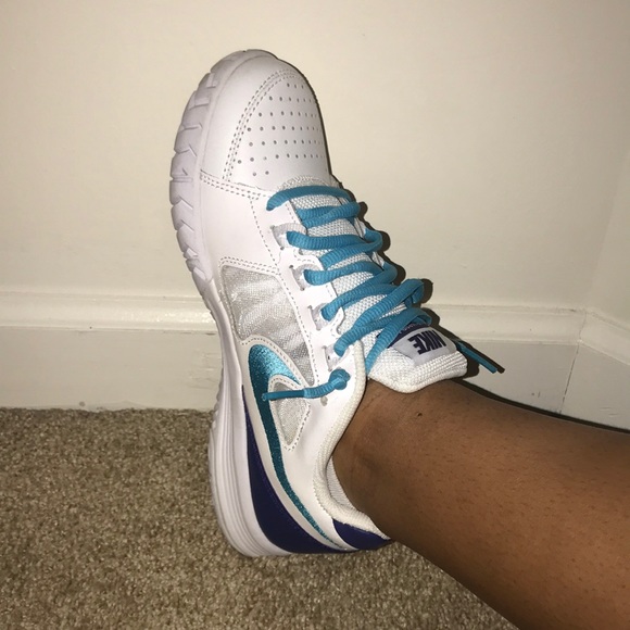 Nike tennis shoes - Picture 5 of 6